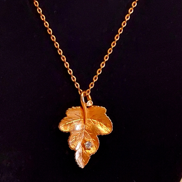 Vintage Avon Radiant Leaf Necklace - Picture 1 of 4